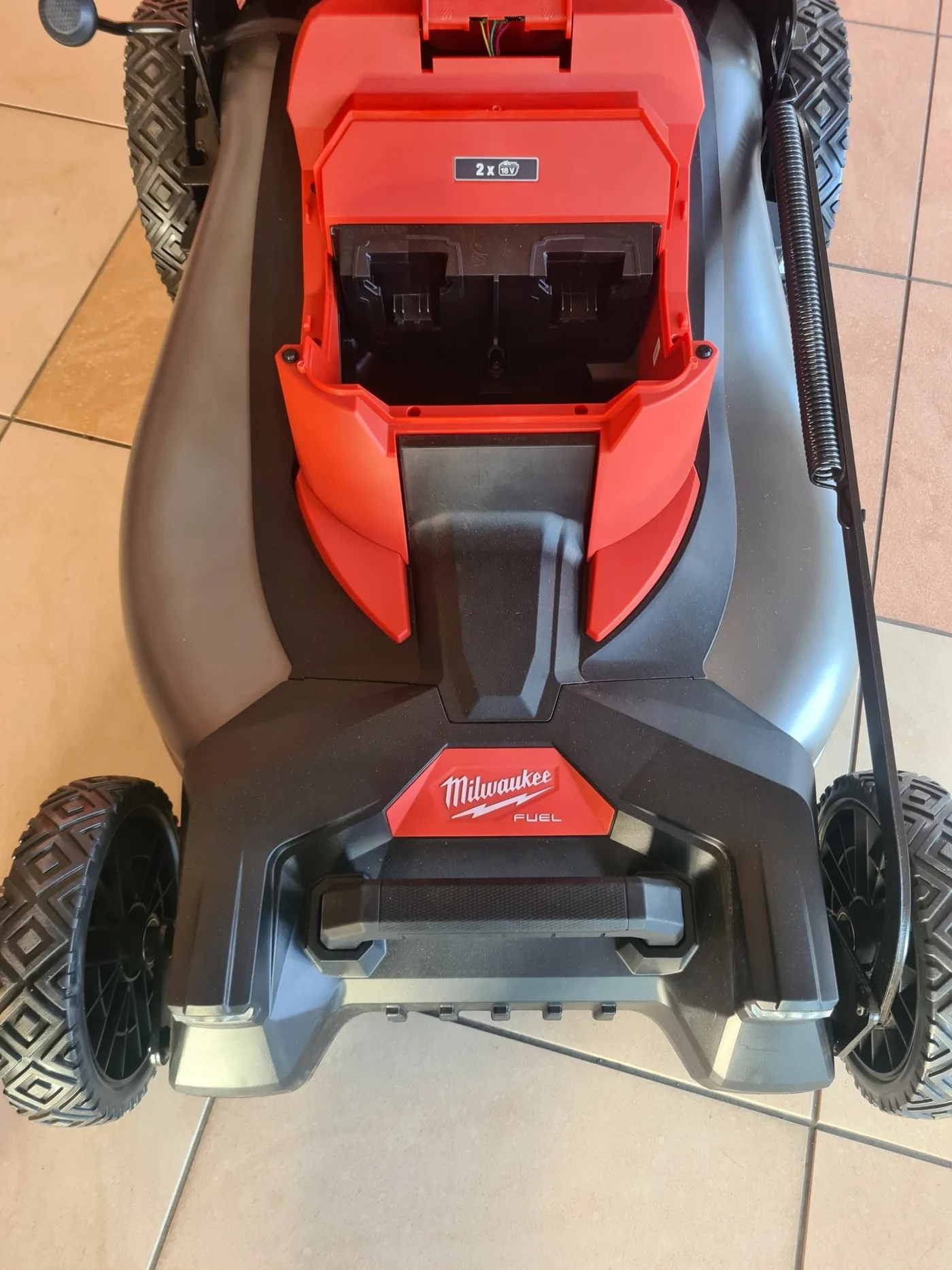 Milwaukee Akku-Rasenmäher MILWAUKEE.MOWER 2x18V M18F2LM53-0 53 cm
