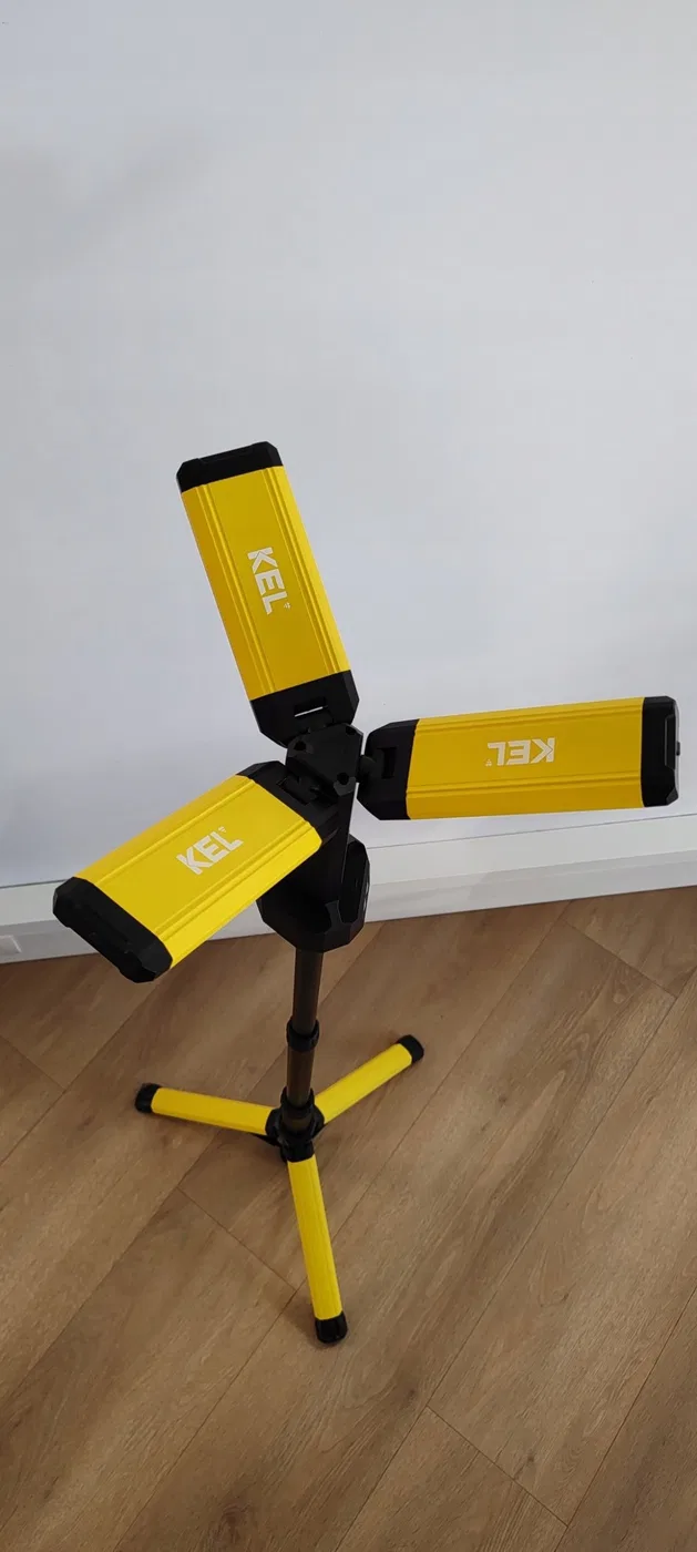 PLASTROL LED-Werkstattlampe mit drei Leuchten auf Stativ LW-3AS