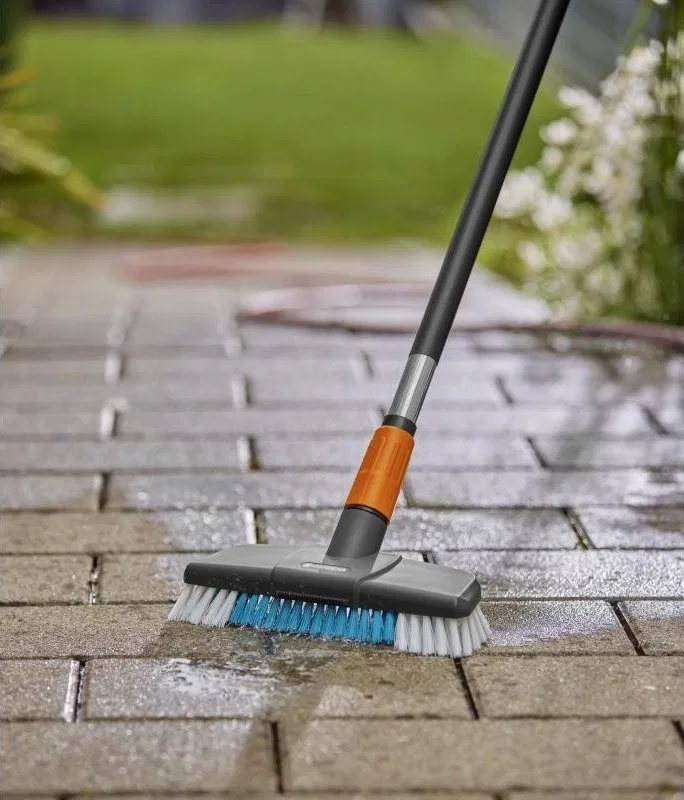 Gardena GARDENA Cleansystem Reinigungsset Soft mit Griff S, Reinigungsbürste (grau/türkis, Arbeitsbreite 27 cm)