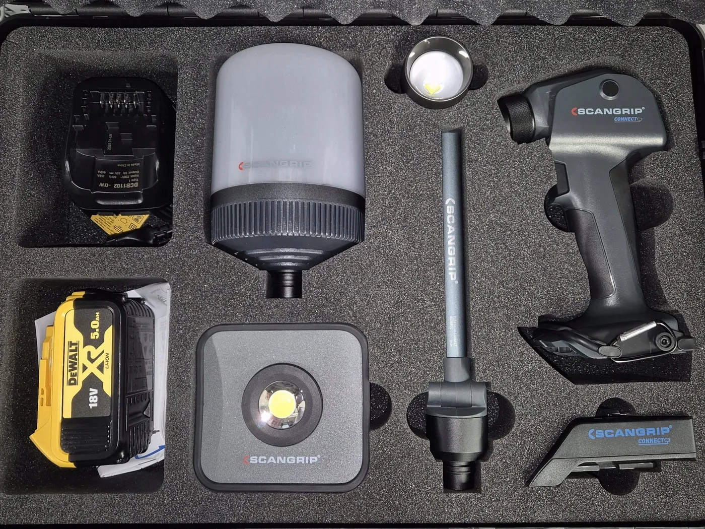 Akku-Arbeitsleuchte im Set mit austauschbaren Leuchtenköpfen MULTILIGHT CONNECT KIT 49.0518