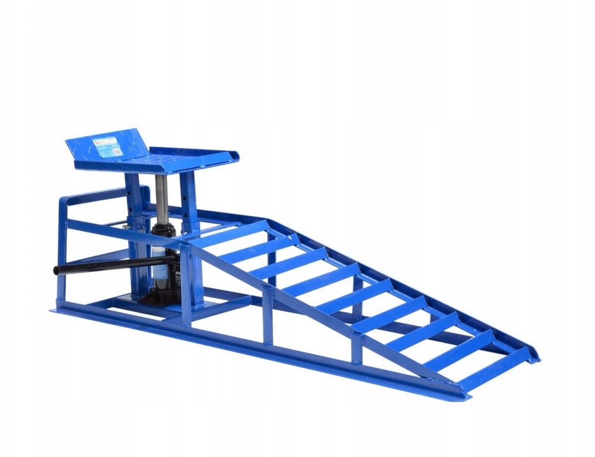 Rampe – Auffahrrampe mit 2-Tonnen-Hebebühne (1/2)