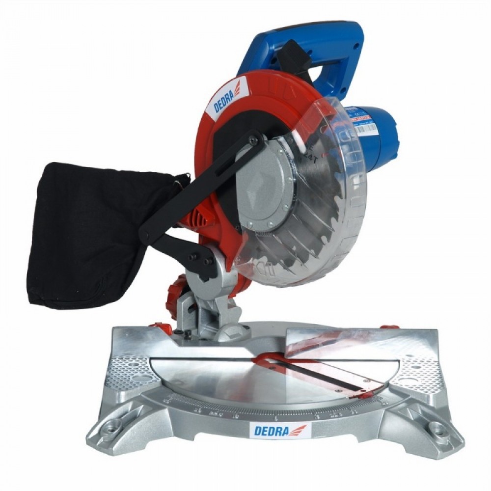 Dedra-Gehrungssäge DED7739, 1400 W, 210 mm